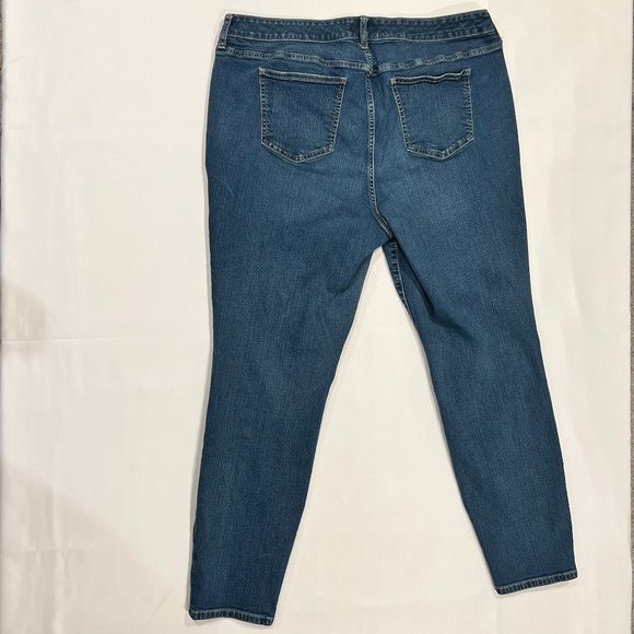 Torrid Vintage Stretch Mid-Rise Skinny Jean - Picture 2 of 9